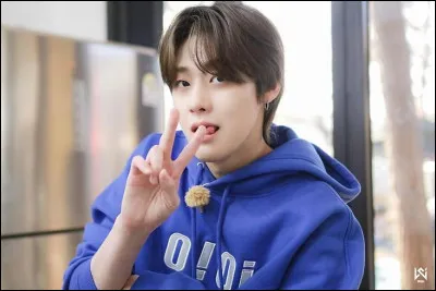 Je suis l'un des plus vieux de WEi, je suis un rappeur, j'ai d&eacute;j&agrave; &eacute;t&eacute; dans un groupe et j'en &eacute;tais le leader. Qui suis-je ?