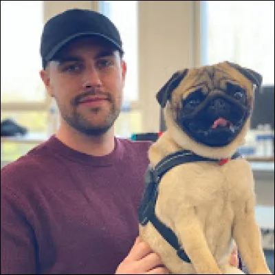 Quels sont les noms des deux chiens de Valouzz ?