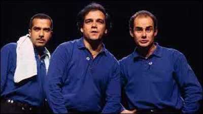 Dans le sketch "La Révolution", quel membre des Inconnus porte sur sa tête le bonnet phrygien ?