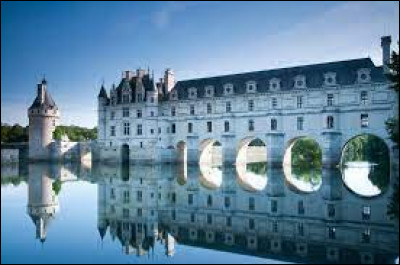 Le château de Chenonceau se situe-t-il en Indre-et-Loire ?