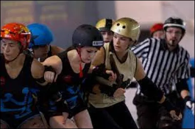 Le roller derby est-il un sport de contact se pratiquant en patins à roulettes quads ?