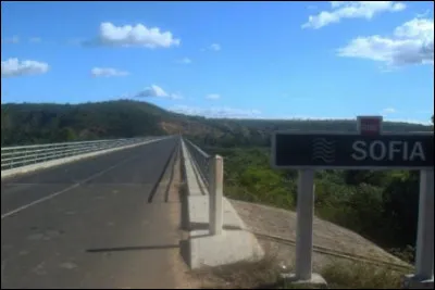 La Route Nationale 6 relie la ville de...