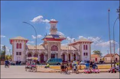 Quel autre nom est attribué à la ville d'Antsirabe ?