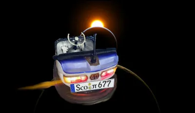 - "Mais avance, c*** !
- Arrête, c'est un débutant : il est limité à 40 km/s !"
[Mais d'où vient cette plaque ?]