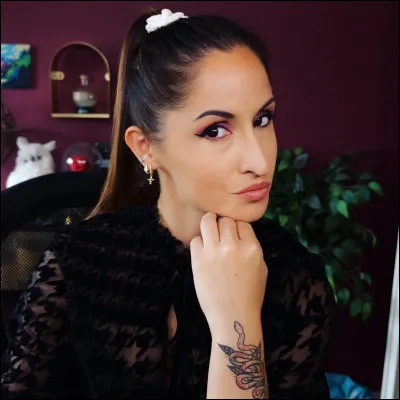 Combien a-t-elle fait de vidéos avec Volt ?