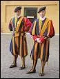 Quel peintre clbre a dessin les uniformes de la garde suisse du pape ?