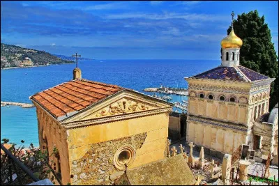 Comment se nomme ce cimetière où vous découvrirez des tombes et des tombeaux peu communs ?