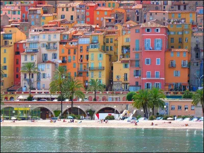 Quelle information est fausse par rapport à Menton ?