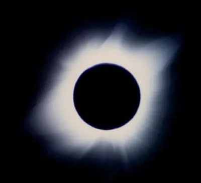 "Mais j'ai tout essay&eacute; J'ai fait semblant de croire Et je reviens de loin Et le soleil est noir Mais j'ai tout essay&eacute; Et vous pouvez me croire ..." : qui chante, en 1968, "Le soleil noir" ?