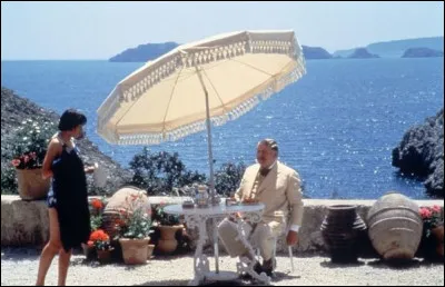 Le film "Meurtre au soleil", avec Peter Ustinov, Jane Birkin, James Mason, Diana Rigg et Maggie Smith, est adapt&eacute; d'un roman ...
