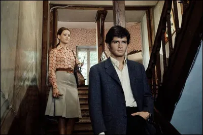 "Un peu de soleil dans l'eau froide", film réalisé par Jacques Deray, sorti en 1971, est ladaptation du roman de ...