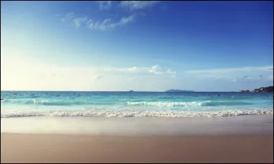 "Allongés sur la plage Les cheveux dans les yeux Et le nez dans le sable ..." : qui chante, en 1965, "Le ciel le soleil et la mer" ?