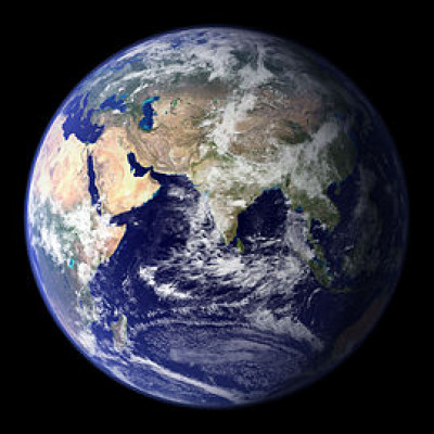 La Terre à un diamètre de :