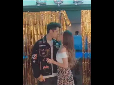 Qui est la petite amie d'Alex Hoyer ?