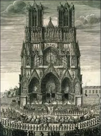Ville de sacres et 12e commune de France par sa population en 2018, j'ai aussi la particularité d'être la sous-préfecture la plus peuplée de France et la ville la plus peuplée de mon pays à ne pas être préfecture de département.