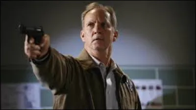 Comment s'appelle le malade qui a tiré sur tout le monde à l'hôpital à la fin de la saison 6 ?