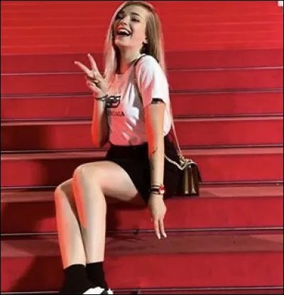 Qui est cette fille ?