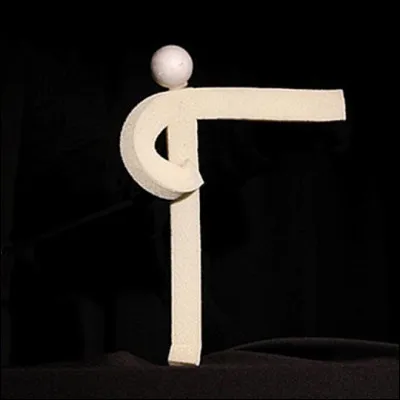 D'après les paroles de la chanson de 1999, que rate "le Petit Bonhomme en mousse" quand il s'élance  ?