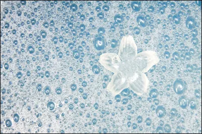 Que signifie l'expression "faire mousser quelqu'un" ?