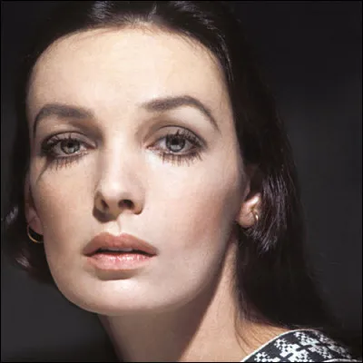 Complétez les paroles de la chanson "Les Vendanges de l'amour" de Marie Laforêt : 
"Nous les referons ensemble, nous les referons ensemble
Demain les vendanges de l'amour
Car la vie toujours rassemble, oui la vie toujours rassemble
Malgré tout, ceux qui se ... un jour".