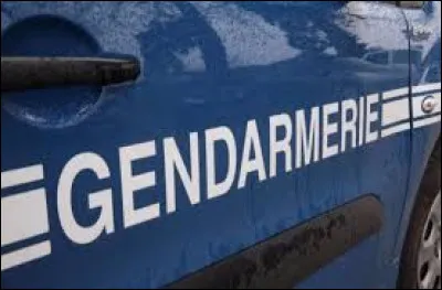 Tu n'as que la possibilité de sortir pendant 1 h par jour. Tu sors vers 15 h et 1 h 30 plus tard, tu te fais arrêter par la police (ou Gendarmerie). Comment réagis-tu ?