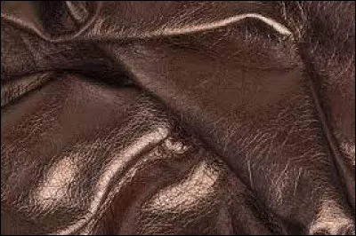 Quelle matière le skaï imite-t-il ?