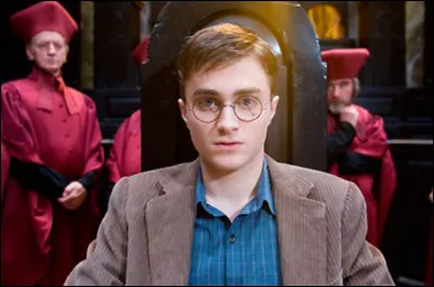 Qui a tenté de faire expulser Harry de Poudlard en plaçant deux Détraqueurs sur lui et son cousin ?
