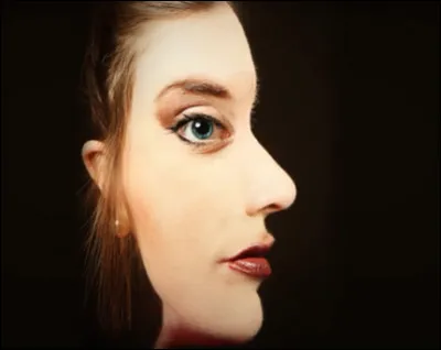 Comment est la dame ?