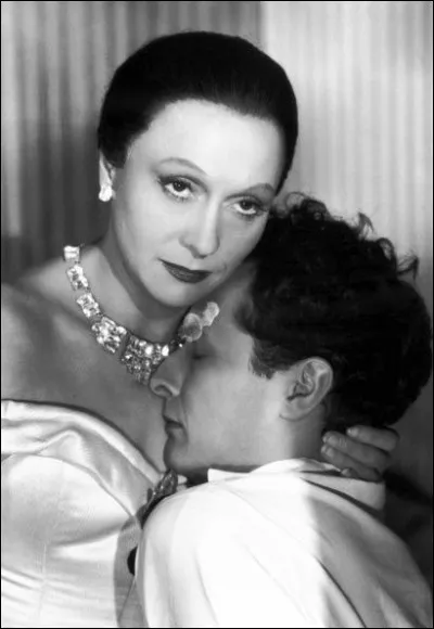 Quel est le prénom d'Arletty dans "Les Enfants du paradis" ?