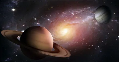 Je suis une planète très connue pour les anneaux qui m'entourent. Je possède 82 satellites naturels dont Encelade et Titan.
Quel est mon nom ?