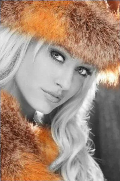 Dans quels vêtements d'hiver sont-ils pétrifiés dans la chanson de Julien Clerc de la comédie musicale "Hair" ?