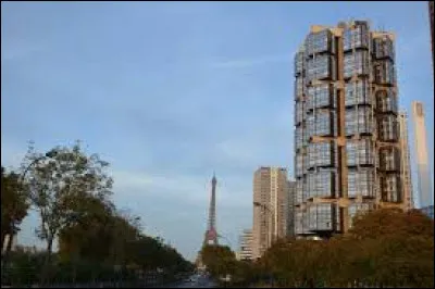 Dans quelle ville française peut-on admirer la Tour Totem ?