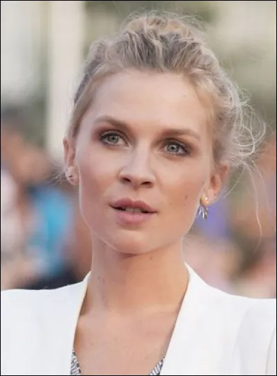 3 octobre, Clémence Poésy - Quelle langue ne parle-t-elle pas parmi ces propositions ?