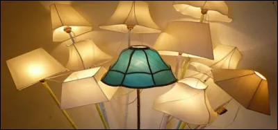 Quel est le pluriel du mot "abat-jour" ?