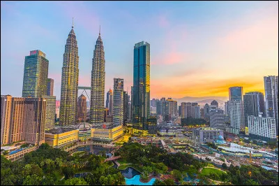 Putrajaya est la capitale administrative de la Malaisie, État d'Asie du Sud-Est. Quel est le nom de sa capitale historique ?