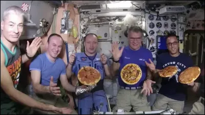 2001 > Qui a livré des pizzas en orbite à léquipage russe de la Station spatiale internationale ?