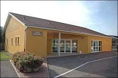 Nous partons maintenant dans le Grand-Est, à Aulnois. Village de l'aire d'attraction Néocastrienne, dans la vallée du Bani, il se situe dans le département ...