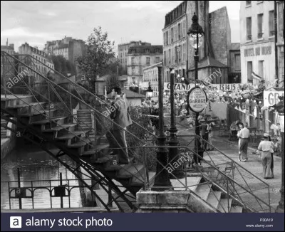 Je ne suis pas une couche de l'atmosphère, mais plutôt une actrice très connue pour avoir prononcé les mots "Atmosphère, atmosphère..." dans le film "Hôtel du Nord".
Qui suis-je ?