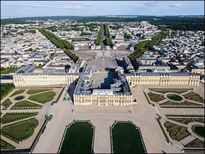 Où se situe Versailles ?