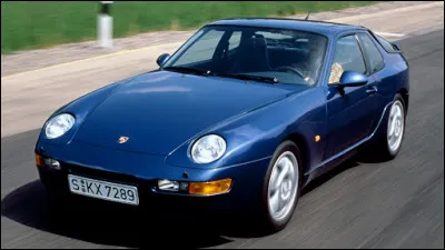 C'est en 2009 que la firme allemande Porsche intègre le groupe Volkswagen, suite à un fort endettement. Toutefois, avant cela, les 2 firmes entretenaient une relation étroite et Porsche était un grand actionnaire de Volkswagen. 
C'est pour ça que je me permets de proposer un modèle d'avant le rachat, à savoir cette petite sportive à moteur avant. Comment s'appelle-t-elle ?