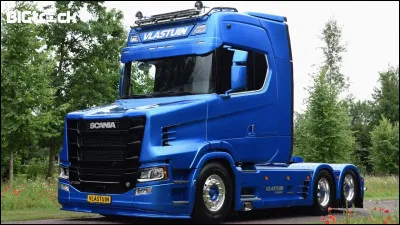 En 2008, le groupe Volkswagen devient l'actionnaire majoritaire de la marque suédoise de poids lourds Scania. 
Réputée pour ses camions hauts de gamme, la firme produit notamment cet impressionnant modèle à cabine reculée. Amis routiers, comment s'appelle-t-il ?