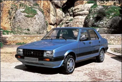 Développée par l'Instituto Nacional de Industrial et Fiat, la firme espagnole Seat intègre le groupe Volkswagen en 1986.
Saurez-vous me dire comment se nomme cette berline compacte bon marché portant le nom d'une ville andalouse ?