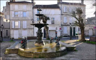 Retrouvons-nous "place du Minage" ; c'est une place ancienne, lieu de commerce au Moyen-Âge au coeur de la vieille ville et aménagée au XIXe siècle : nous sommes à ...