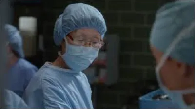 Comment s'appelle cette infirmière de bloc ?