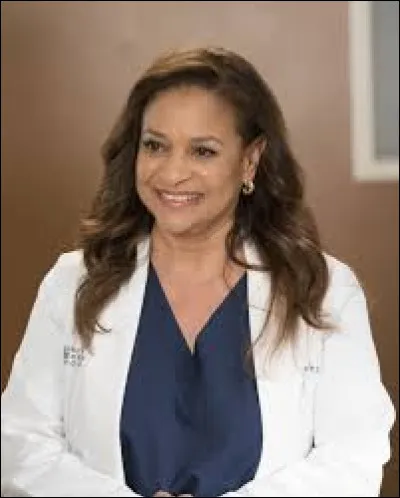 Pour quelle grosse opération Catherine Avery est-elle venue en début en saison 8 ?