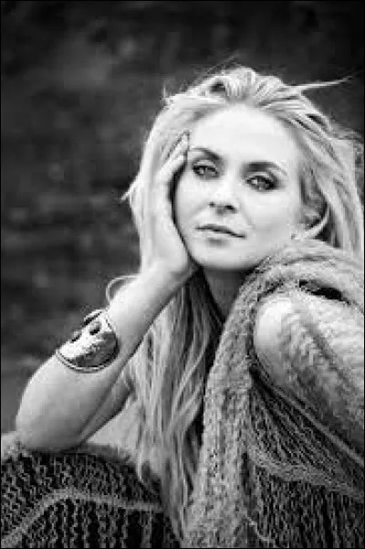 Complétez : 
"Kkærren hvor hun..."