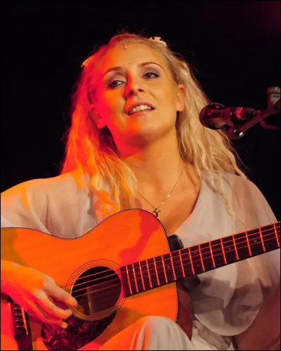 Complétez : 
"Vognene skumler gennem..."