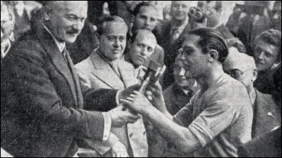 Qui a remporté la Coupe du monde de football 1930 ?