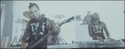 Complétez : 
"Familientradition, die anderen haben kein..."