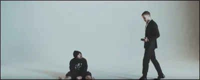 Complétez : 
"Dann spiel ich mich auf, als wär' ich..."